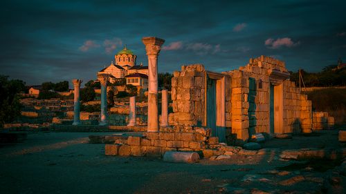 Под небом голубым...