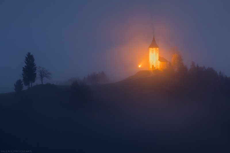slovenia, nature, church, dawn, landscape, architecture, словения, природа, архитектура, путешествия, рассвет, пейзаж Когда туман отступил фото превью
