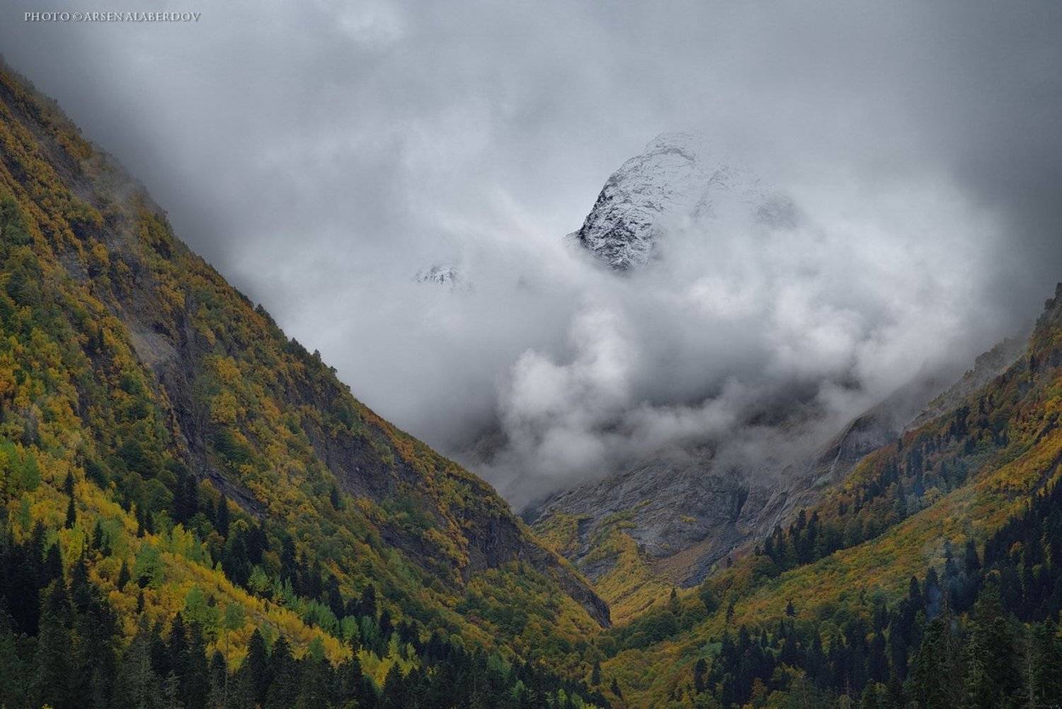гора, рассвет, небо, плато, облака, утро, тучи, непогода, домбай, аманауз, ущелье, Арсен Алабердов