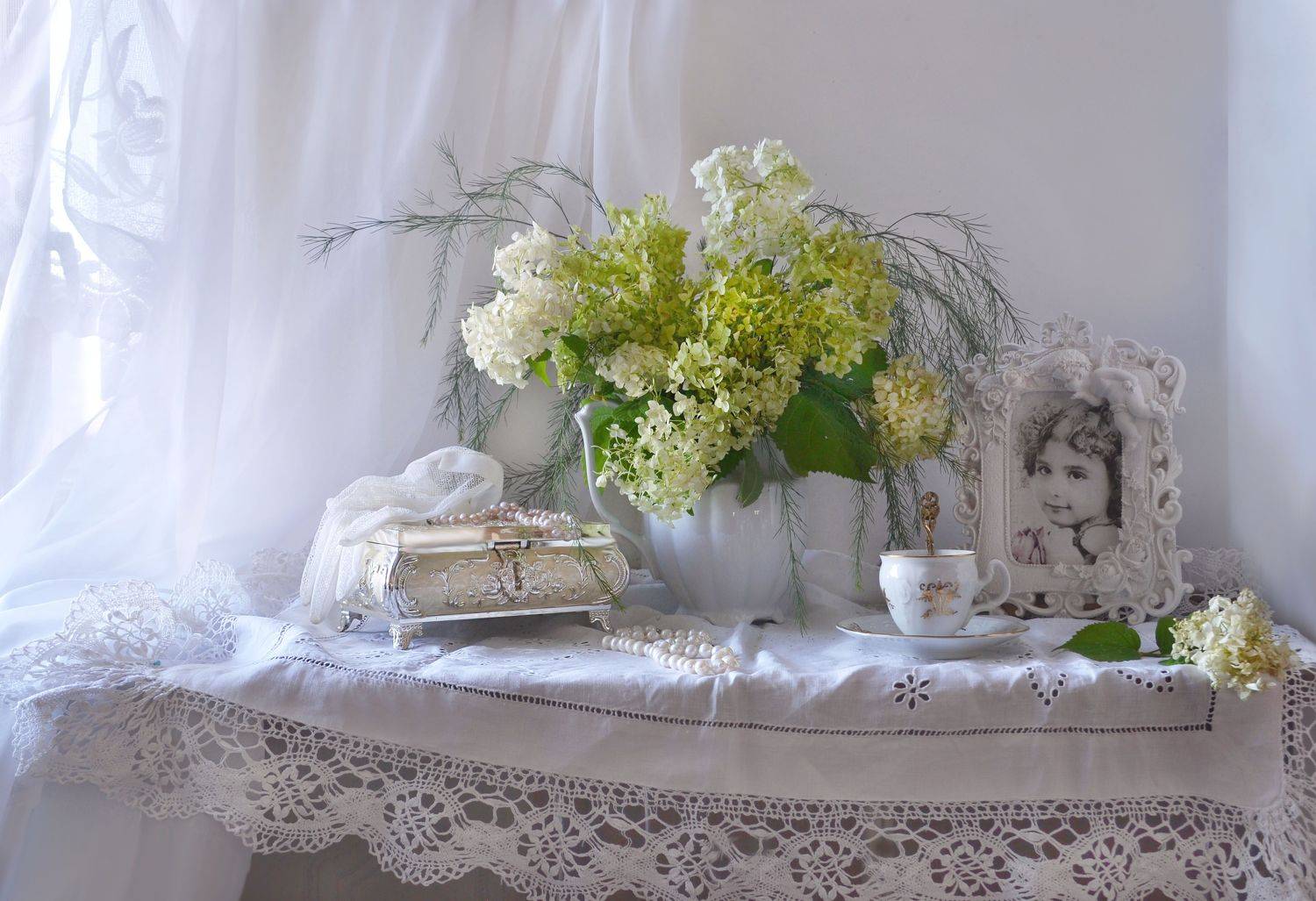still life, натюрморт, цветы,гортензия, натюрморт,  фарфор, портрет, шкатулка, жемчуг, перчатки, Колова Валентина