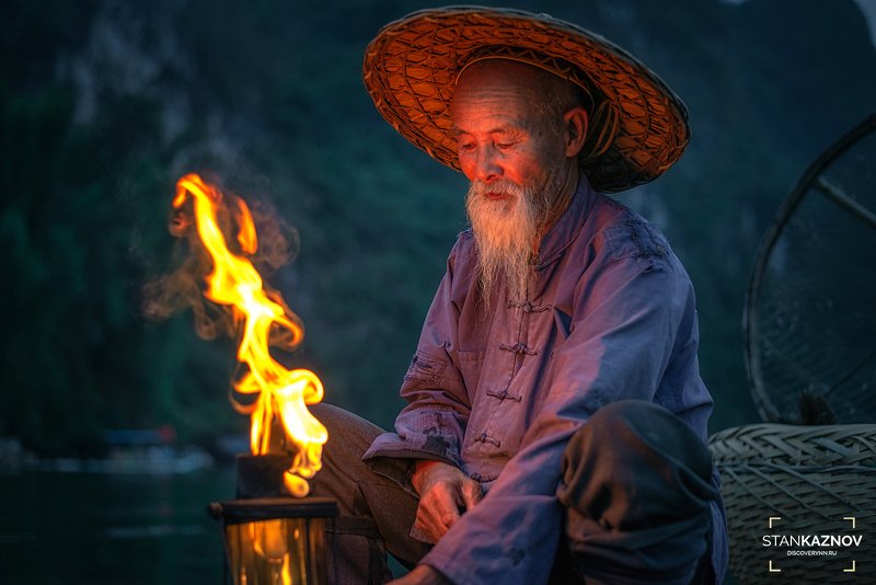 китай, china Старик и пламя фото превью