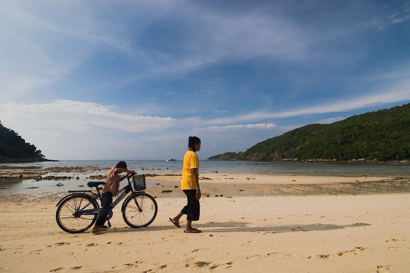 таиланд,путь,люди,берег,море Путь... фото превью