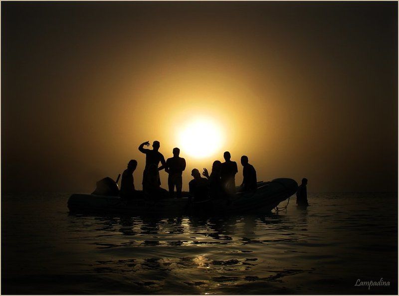 красное море, судан, лодка, закат Семеро в лодке, не считая фотографа))) фото превью