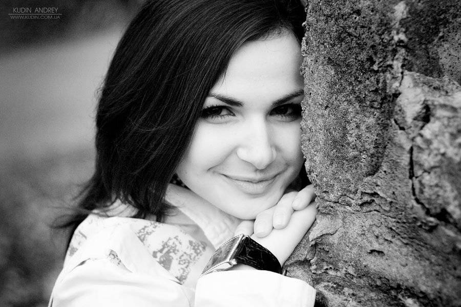 скорей приди, исполненная чар, развей печаль, вдохни сердечный жар! налей кувшин вина, пока в кувшины наш прах еще не превратил гончар. о.хаям, Andrey Kudin