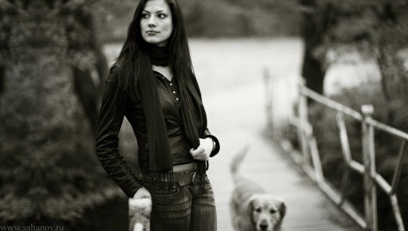 9майская карточка о девушке и бездомном псе. фото превью