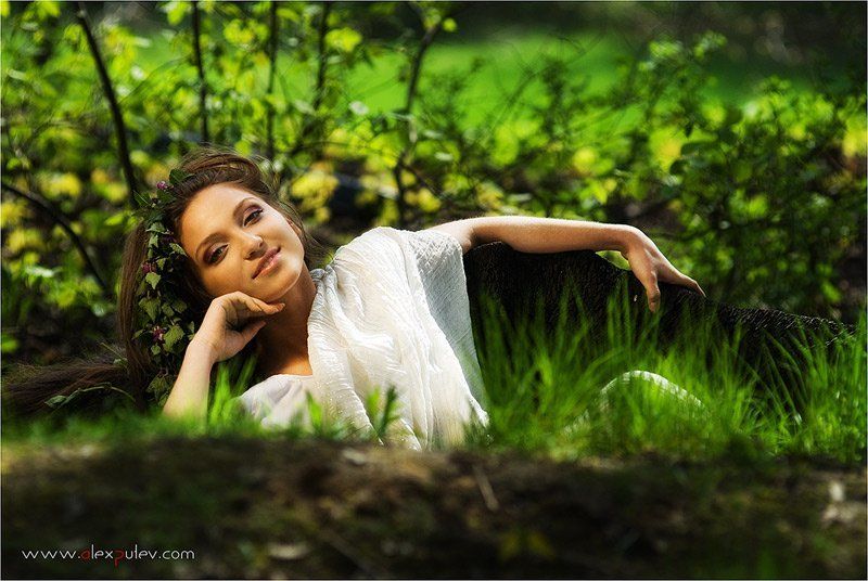 девушка,весна,природа,краски Алёнушка фото превью