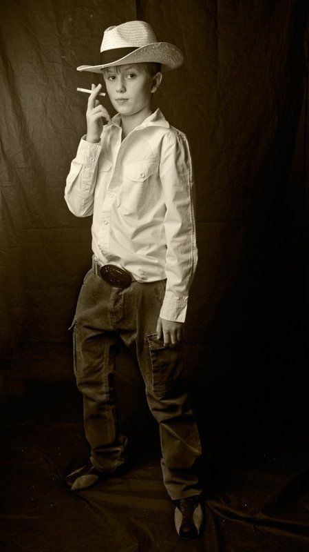 ...Да, на вкус оно ужасно горькое, но нельзя отставать от сверстников! фото превью