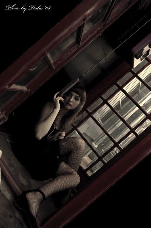 телефон, слезы, девушка Счастье на утро, горе под вечер фото превью