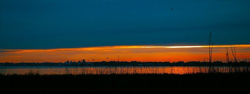 ростов, великий, панорама, озеро, неро, закат Вид на Ростов Великий через озеро Неро. фото превью