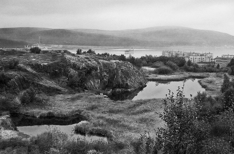 мурманск, сопки, порт, залив, море, берег, чб, пейзаж Долина Норманов фото превью