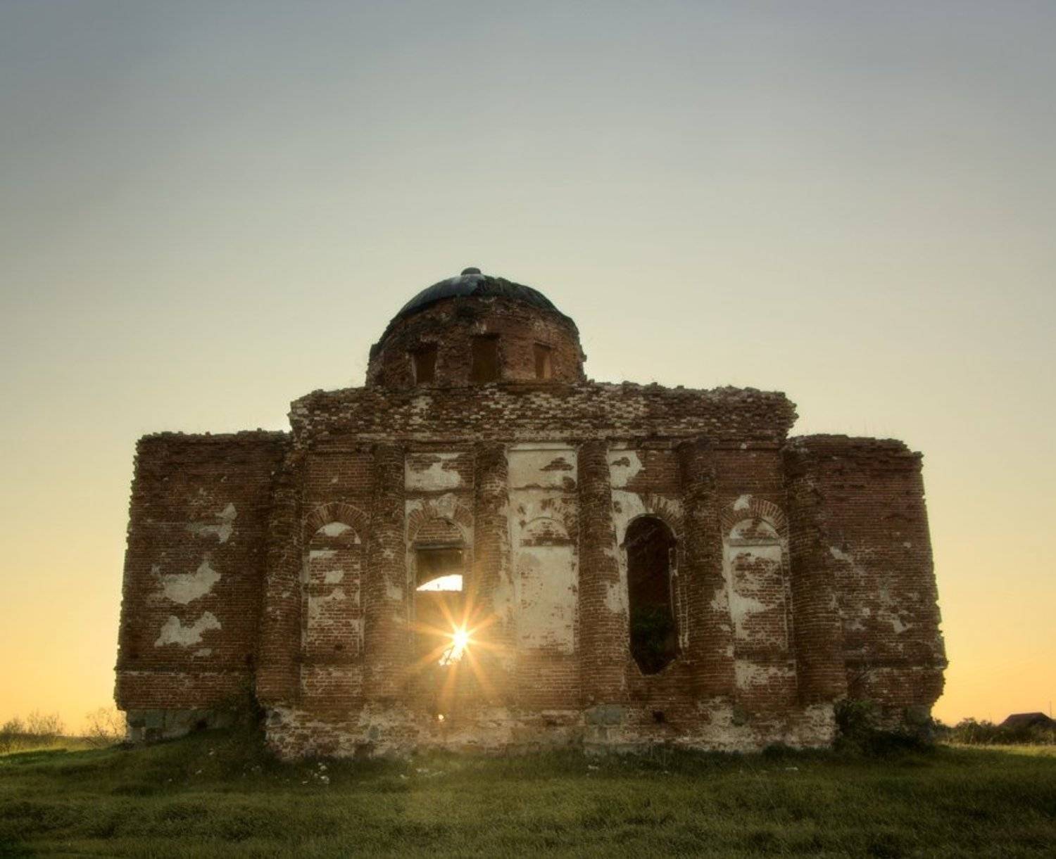 русская глубинка, старая церковь, вечер, Александр Дубовицкий