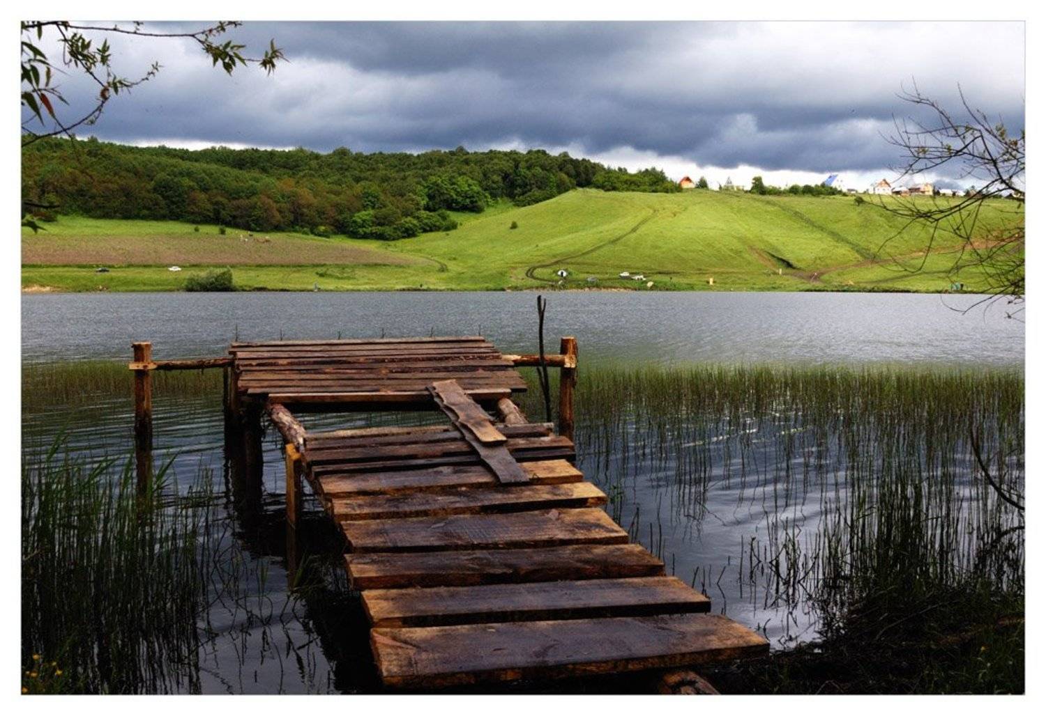 озеро, небо, домики, плоха погода, Сергей Дужников