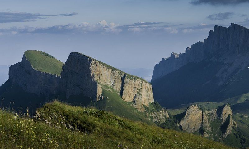 ГДЕ-ТО ТАМ , НА ЗАДВОРКАХ ТХАЧЕЙ фото превью
