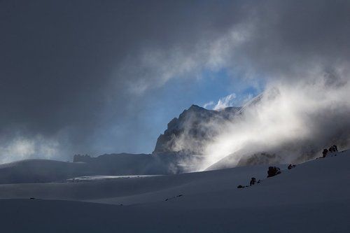 Небесные явления над скалами Кюкюртлю