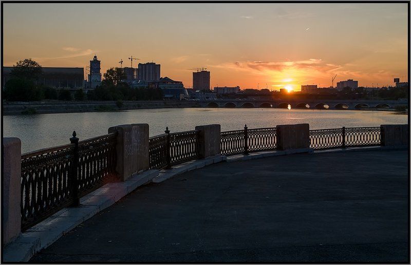 Суровый Челябинский закат на реке Миасс. Тёме Кодолову посвящается :-) фото превью