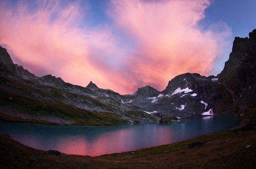 Розовое над лазурью.