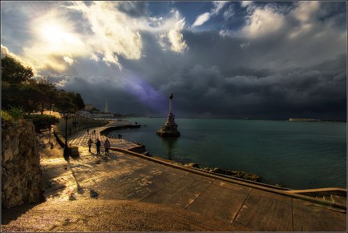 Луч света во мраке ненастья
