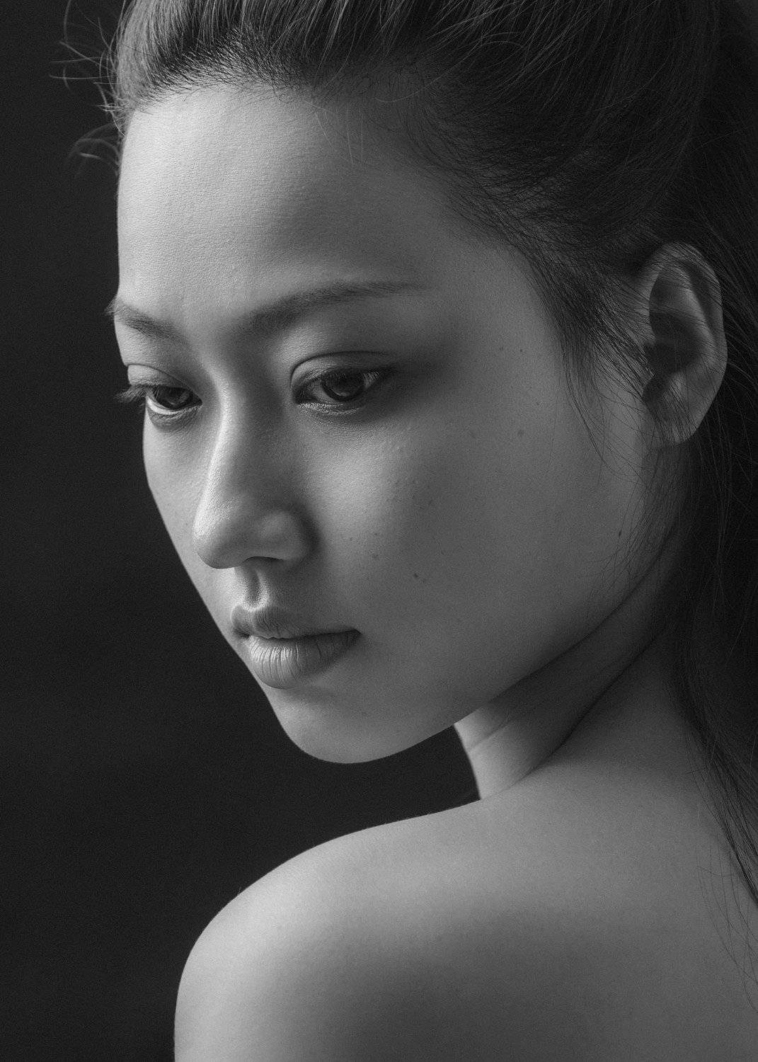 portrait, people, face, studio, dark, light, asian, vietnam, vietnamese, young, attractive, female, girl, black and white, bw, monochrome, Hoang Viet Nguyen