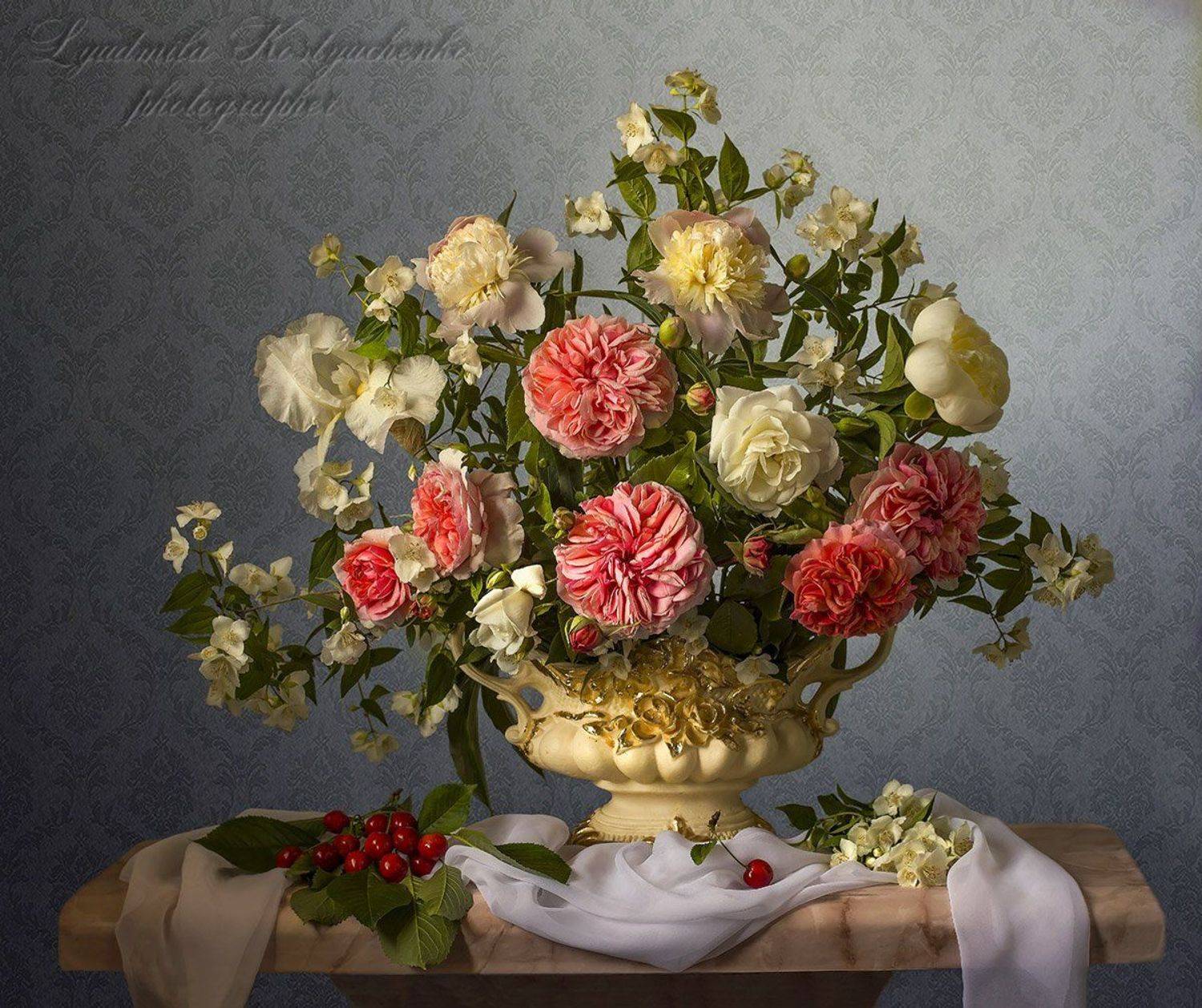 натюрморт с пионами.розами.жасмином.ирисами,лето.весна,букет,цветы,художественное фото,искусство., Людмила Костюченко