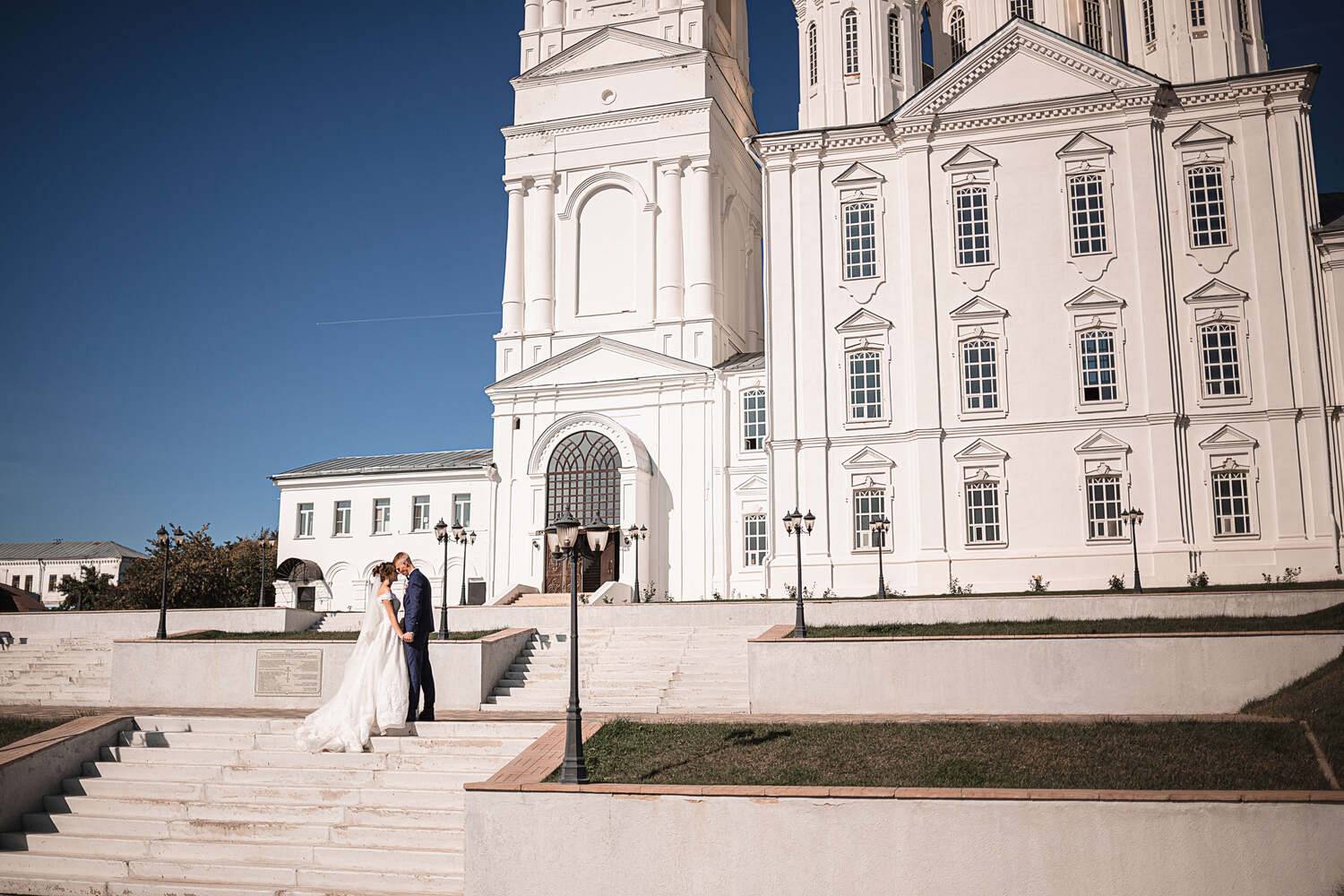 свадьба, свадебная фотосессия, жених, невеста, жених и невеста, свадебный букет, белое платье, счастье, любовь, лето, свадебная прогулка, wedding, bride, groom, church, Владимир Васильев