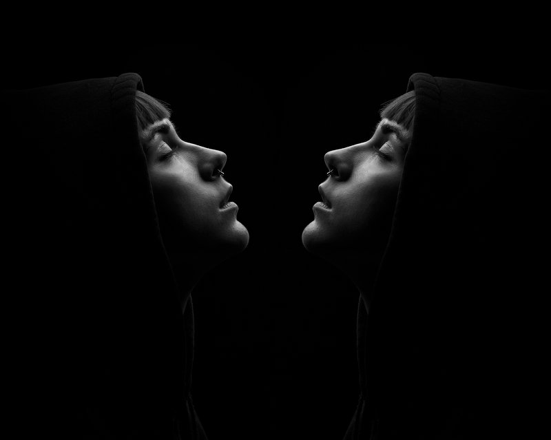 портрет, чб, отражение, зеркало Отражение фото превью