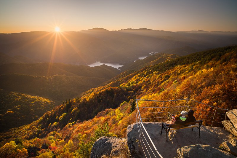 First rays of the rising sun above Bekovi rocks, Bulgaria фото превью