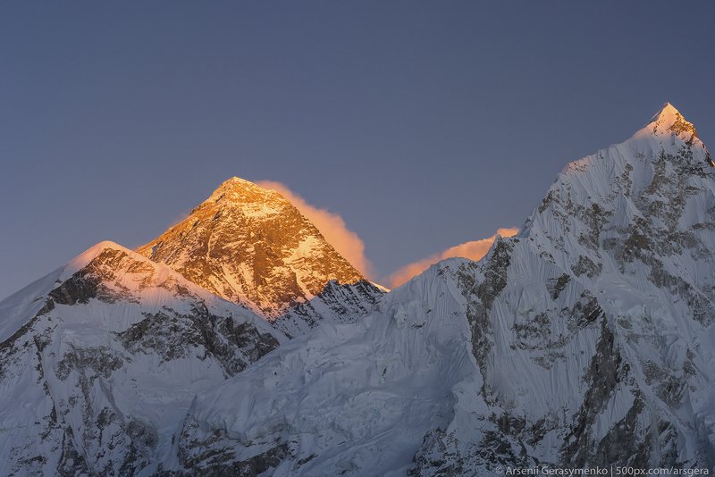 sunset, snow, climbing, panorama, ice, landscape, dawn, peak, summit, snow, everest, nepal, mountain, outdoors, himalaya, himalayas, nature, extreme, mt. everest, lhotse, sagarmatha, nuptse, mountaneering , tourism, trekking, alpinism, altitude, hiking, h Everest summit or peak at sunset or sunrise. Everest base camp trek, tourism in Nepal, View from Kala Pathar фото превью