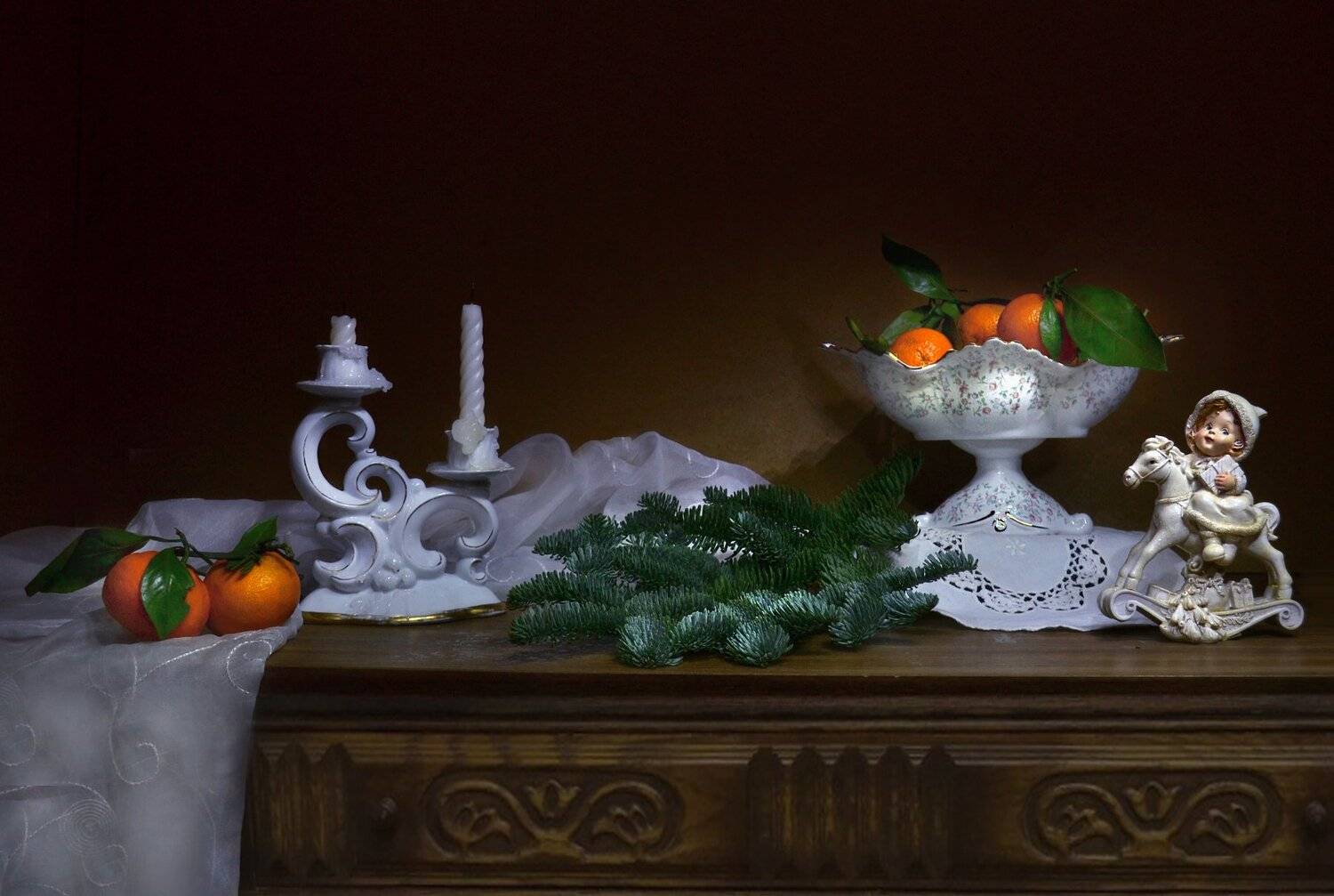 still life,  фото натюрморт, лошадка,статуэтка, ёлка, свечи, предвкушение, подсвечник,  натюрморт, зима, декабрь, мандарины, Колова Валентина