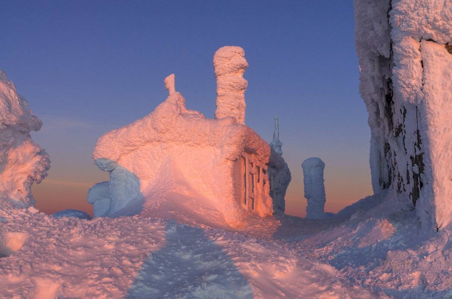 landscape nature scenery winter sunset snow ice clouds hut mountain architecture tea house пейзаж зима горы, Александър Александров