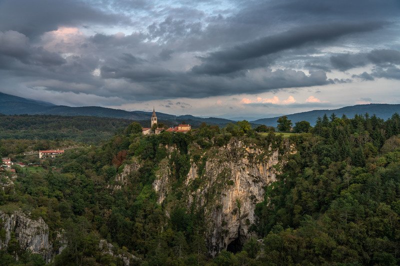 Церковь святого Канциана. Словения фото превью