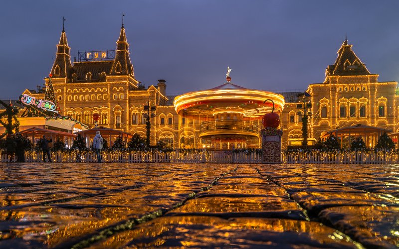 город, москва, гум, красная, площадь, отражение, карусель Москва. Новогодняя ярмарка на Красной площади. фото превью