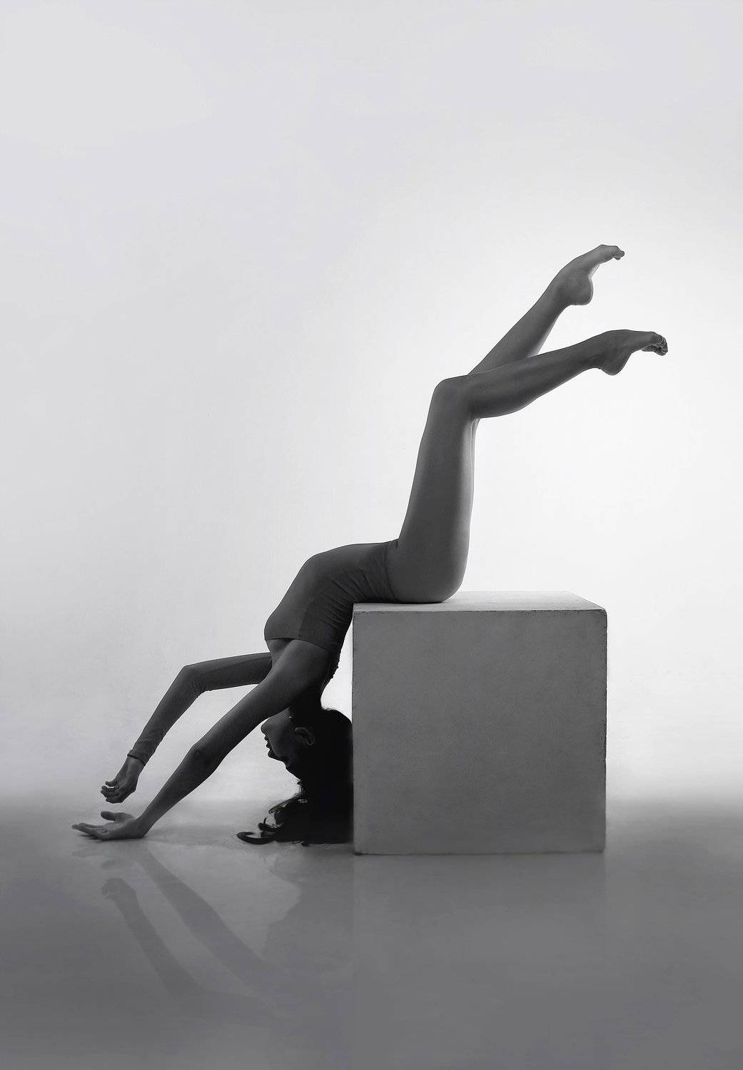 девушка, спорт, гимнастка, гимнастика, балет, танец, движение, грация, фигура, силуэт, портрет, свет, цвет, черно-белое, Постонен Екатерина