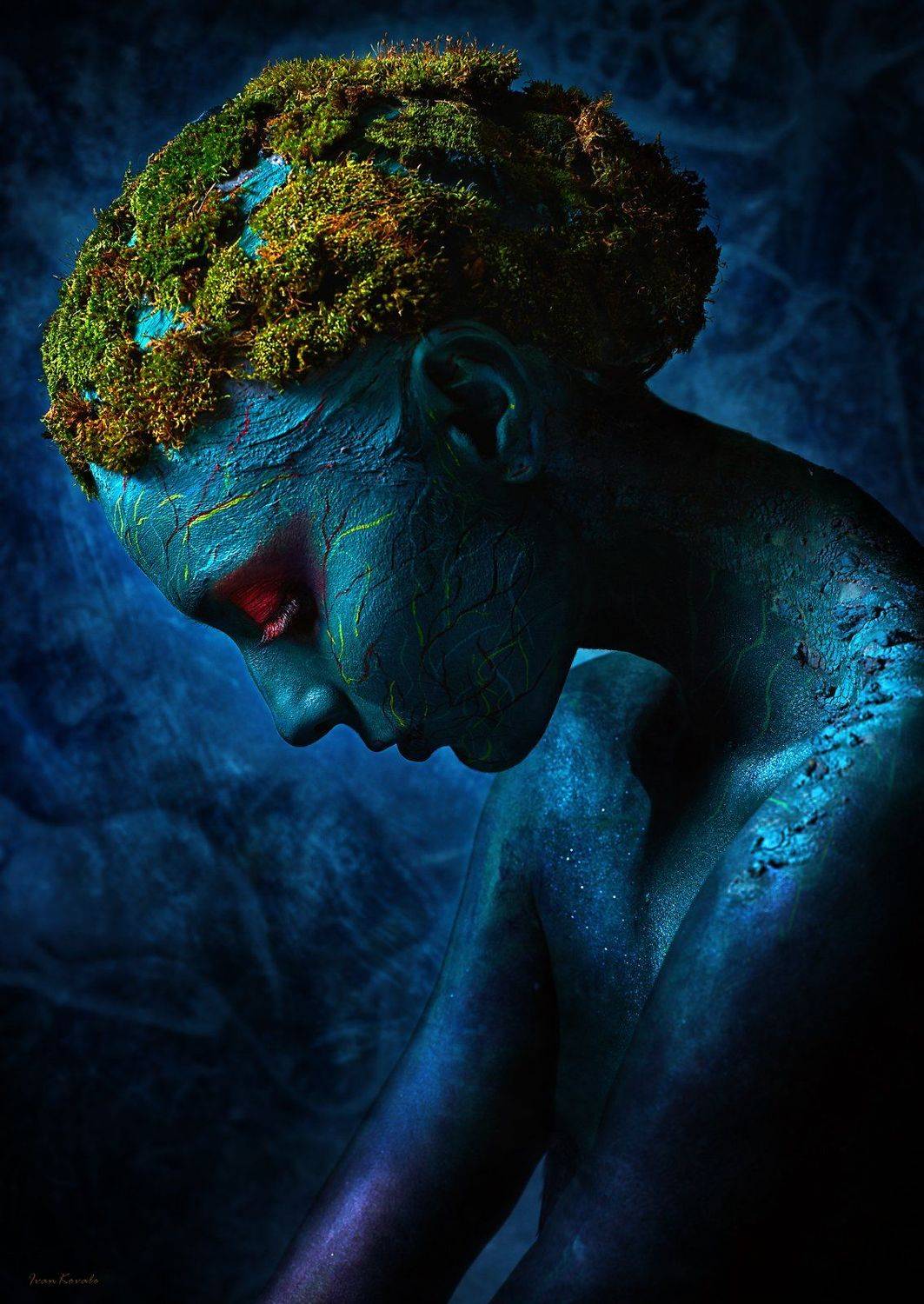 портрет, лицо, девушка, сад, молодость, разрушение, мох, природа, соединение, симбиоз, мир, планета, жизнь, Ковалёв Иван