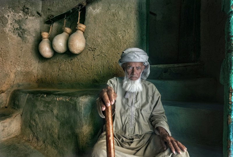 Colors,Old man Old house guard фото превью