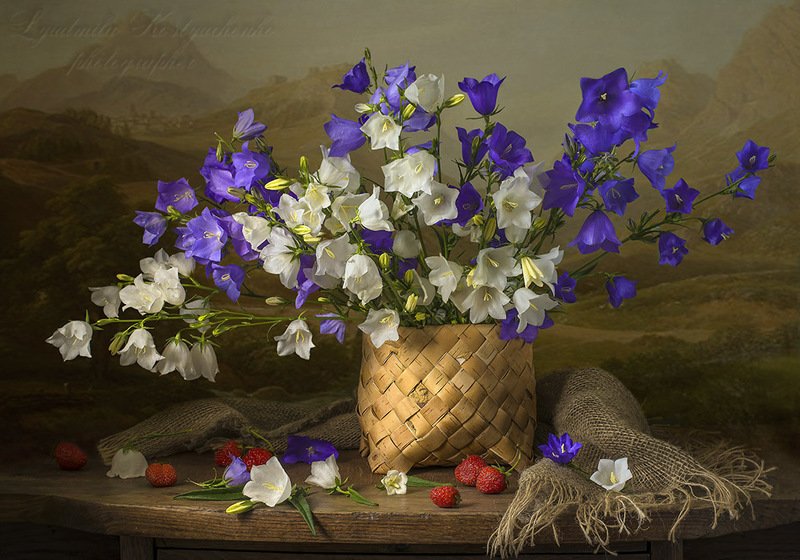 натюрморт с колокольчиками,лето,букет,цветы,художественное фото,искусство.  фото превью