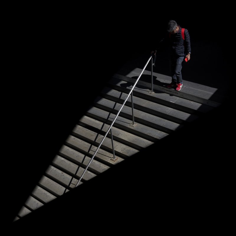 station, metro, red, smartphone, stairs, shadows the light shows your the right way фото превью