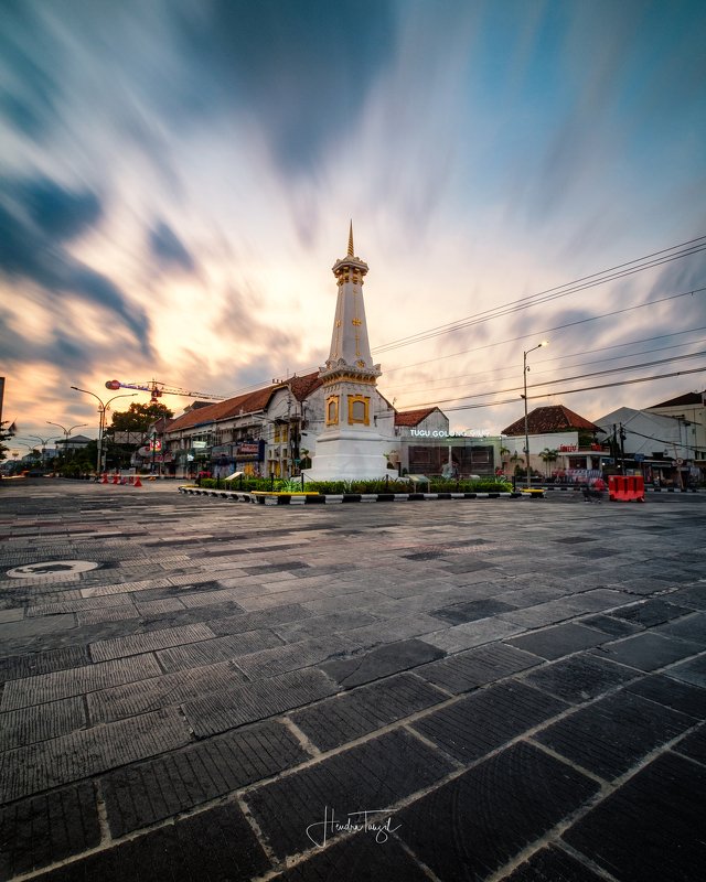 Sunrise at Monumen Tugu Jogjakarta фото превью