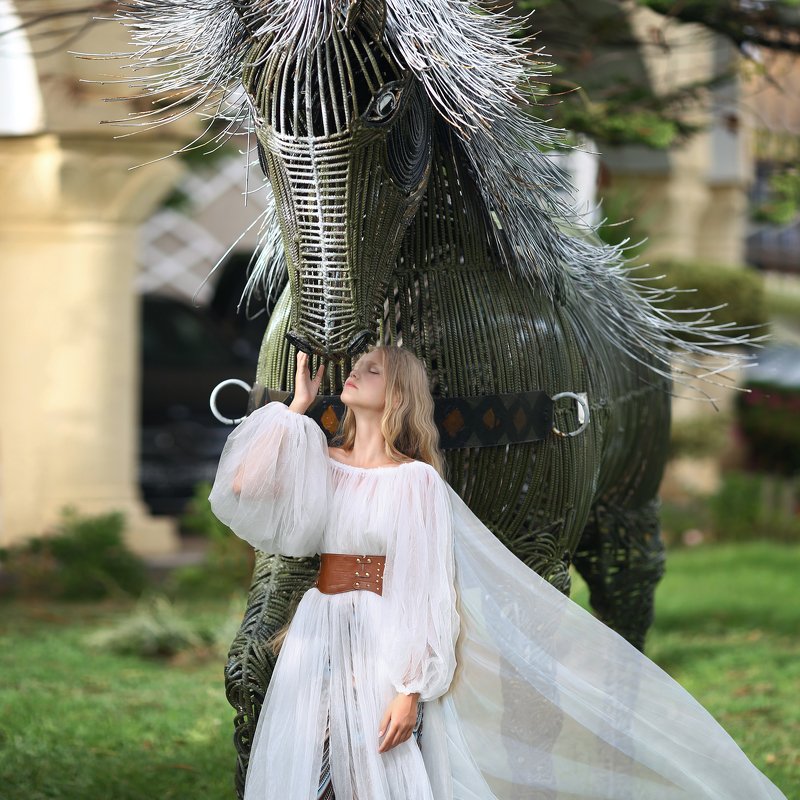 железный конь, тунис, блондинка, белые волосы, девушка с конем, арабская сказка  фото превью