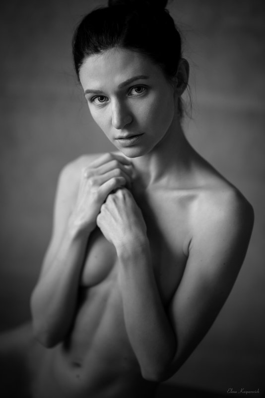 женский портрет, чб, потусторонняя фото превью