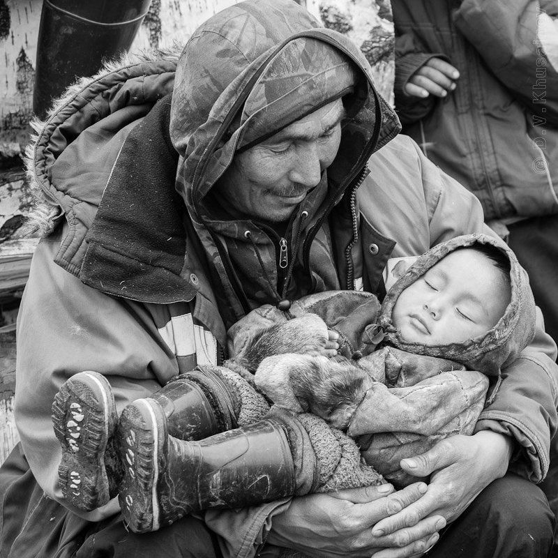 север, путешествия,  жизнь на краю земли, чумы, ненец, мальчик, отцовство фото превью