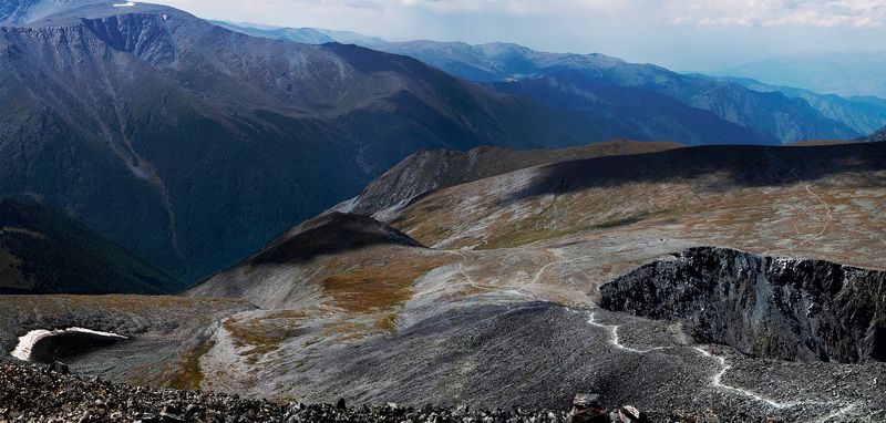По веянию трэнда – фото про маленького человечка, двух маленьких лошадок и одну совсем уж крохотную палатку. фото превью