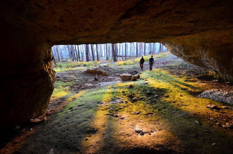 лучи, свет, грот Взгляд из грота фото превью