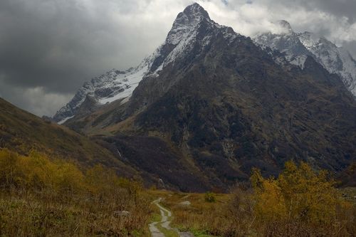 Хмурое утро Домбая