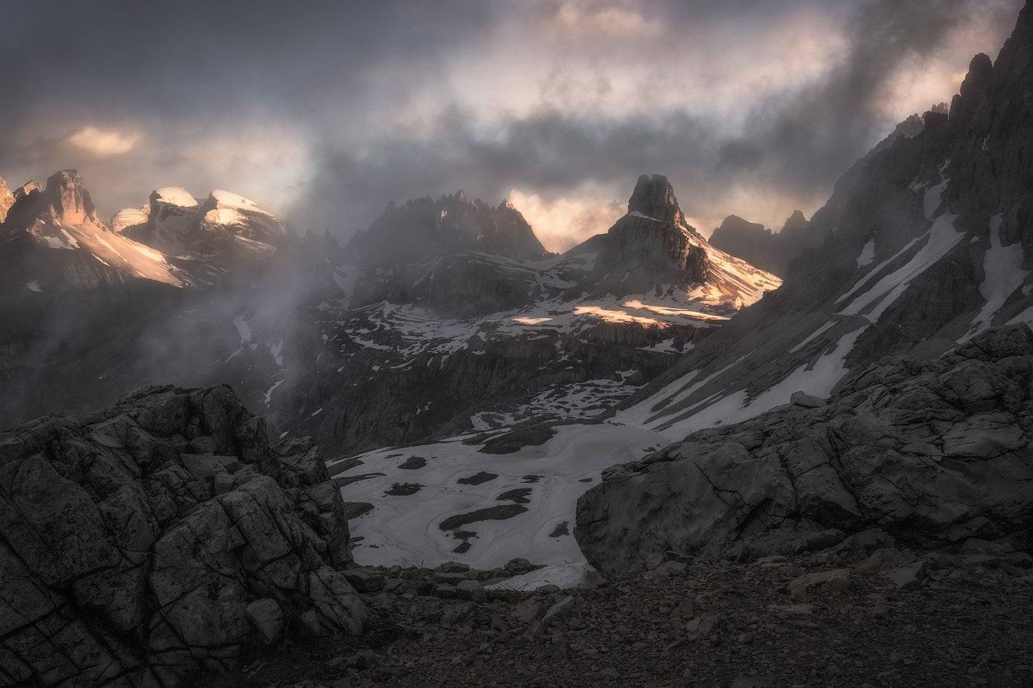 alps, Awakening, Beauty, Chalk Stone, Cliffs, Clouds, Dolomites, Drei Zinnen H&uuml;tte, fog, Fogg, foggy, Forcella Lavaredo, hiking, Italy, Klimbing, mist, Misty, morning, Morning Glow, Mountain Range, Mountain Top, Mountaineers, mountains, nature, outdoors, , Ludwig Riml