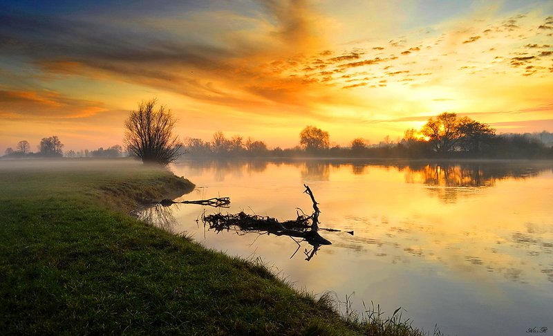 Октябрьское утро на реке фото превью