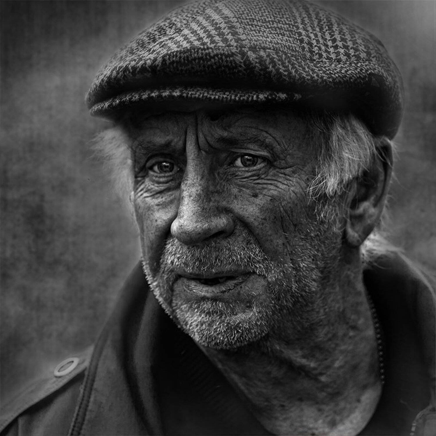 жизнь играет с нами в прятки. Автор: Юрий Калинин портрет, юрий_калинин, лица, черно_белое, юрец, уличная_фотография,люди, санкт_петербург, Юрий Калинин