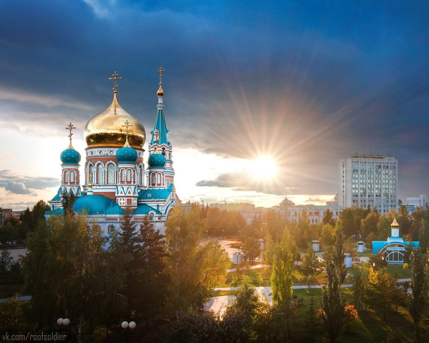 Омск, Россия, церковь, храм, закат, архитектура, крыша, крыша, открытка, Голубев Алексей