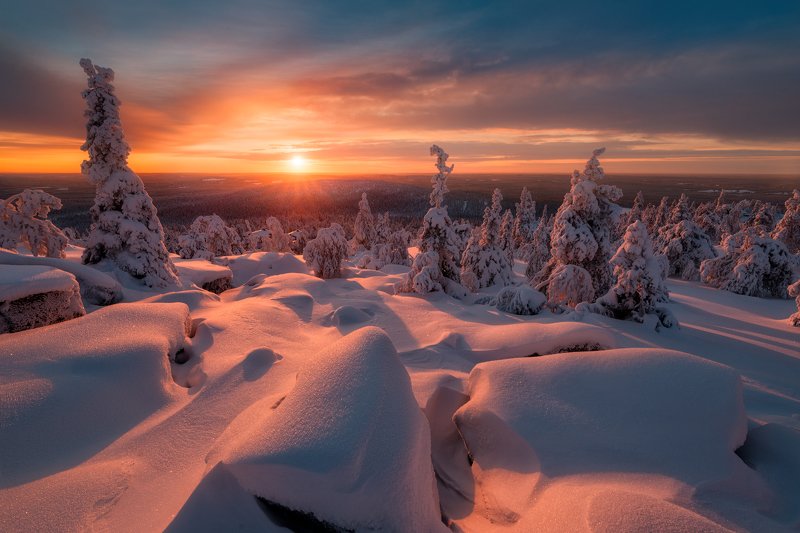 зима, небо, закат, ёлки, камни, вечер, закат, солнце День угасает так быстро фото превью