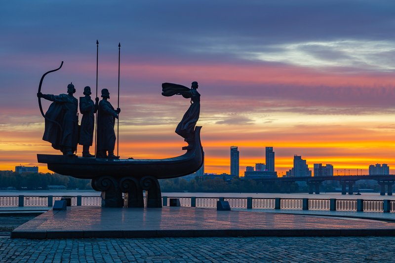 Памятник основателям Киева фото превью