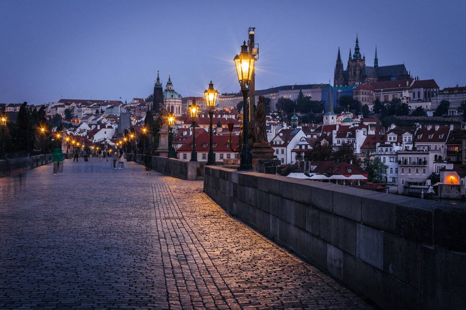 прага, ночь, утро, город, башня, небо, облака, карлов мост, фонарь, мостовая, статуя, свет, сумерки, Денис Полтораднев